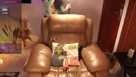 Snapshot of lil_kxx chatting on April 2026 02:25:02 AM Miss K online show from April 2026 02:25:02 AM