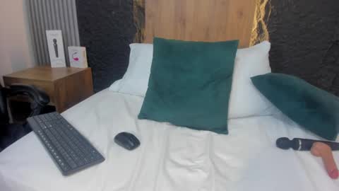 L I L A online show from April 2026 06:19:01 AM