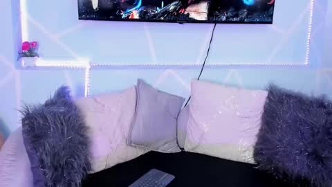 lila noa online show from November 2025 07:45:02 PM