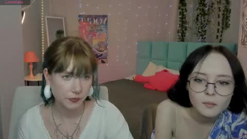 Snapshot of lilac_muse chatting on May 2026 11:50:01 AM Lili online show from May 2026 11:50:01 AM