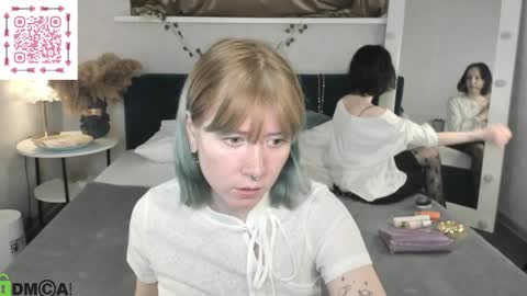 Snapshot of lilac_muse chatting on May 2026 03:14:02 AM Lili online show from May 2026 03:14:02 AM
