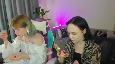 Snapshot of lilac_muse chatting on June 2026 02:59:01 AM Lili online show from June 2026 02:59:01 AM