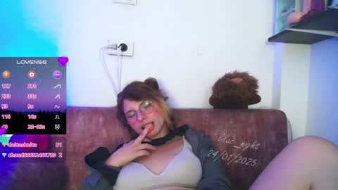 Snapshot of lilac_night chatting on January 2025 02:08:02 PM Jen online show from January 2025 02:08:02 PM