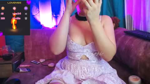 Snapshot of lilac_night chatting on February 2025 10:37:02 AM Jen online show from February 2025 10:37:02 AM