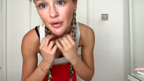 Snapshot of lilaxoxox chatting on June 2026 02:10:01 PM Lila online show from June 2026 02:10:01 PM