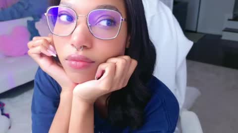 evie online show from April 2026 02:12:02 AM