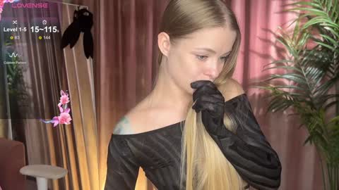 Lili online show from September 2025 10:59:02 AM