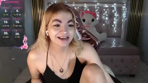 Lili online show from October 2025 04:18:02 AM