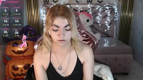 Lili online show from October 2025 04:20:02 AM