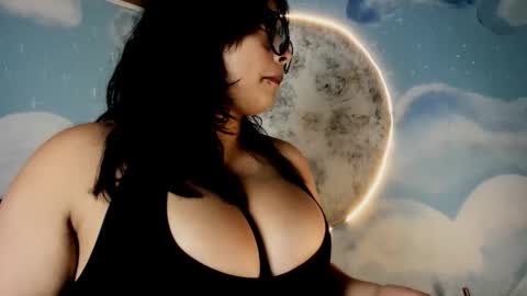 Lili  online show from April 2026 07:14:01 PM