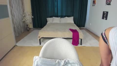 Snapshot of lilia_moons chatting on February 2026 09:24:02 AM Lilia online show from February 2026 09:24:02 AM