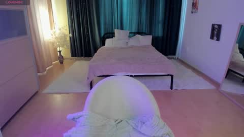 Snapshot of lilia_moons chatting on February 2026 08:55:02 AM Lilia online show from February 2026 08:55:02 AM