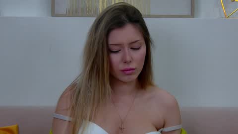 Mia online show from January 2025 12:39:01 PM