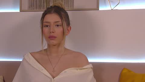 Mia online show from January 2025 12:37:01 PM