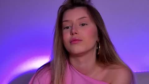 Mia online show from February 2025 12:37:01 PM