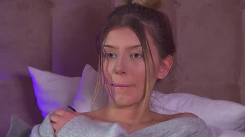 Mia online show from February 2025 09:53:02 AM