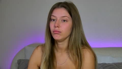 Mia online show from September 2025 06:46:01 AM