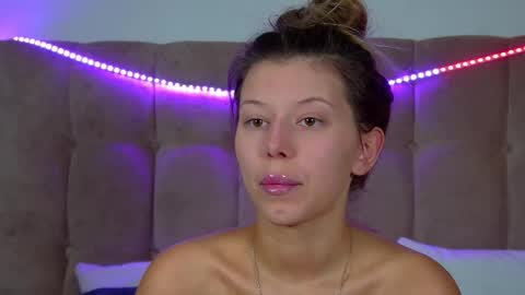 Mia online show from September 2025 06:58:02 AM