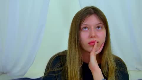 Snapshot of liliabianca chatting on February 2026 07:03:02 AM Mia online show from February 2026 07:03:02 AM