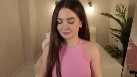 Lilia online show from November 2025 05:03:01 PM