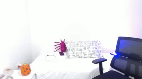 lilian online show from October 2025 08:08:02 PM