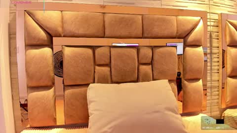 LILIAN  online show from October 2025 07:03:01 PM