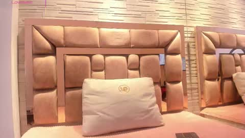 LILIAN  online show from December 2025 07:54:02 PM