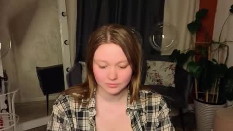 Snapshot of lilian_stars chatting on February 2026 02:50:02 PM Lilian online show from February 2026 02:50:02 PM