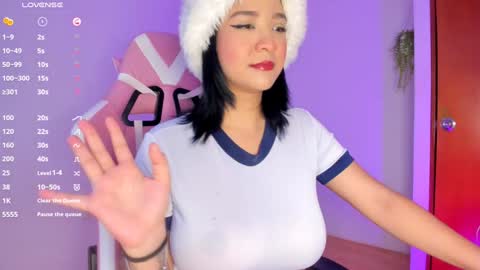 holis soy lily chang no olvides el pulgar arriba es muy importante para mi 3 independent model online show from December 2024 09:54:01 PM