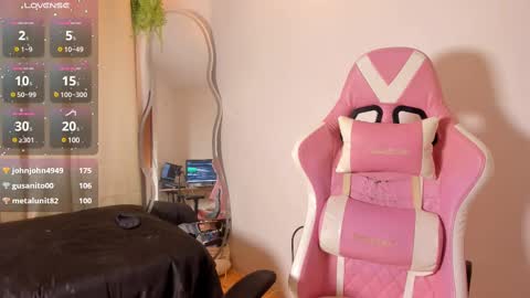 holis soy lily chang no olvides el pulgar arriba es muy importante para mi 3 independent model online show from February 2025 12:03:01 AM