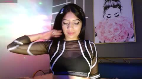 Simone 3 online show from October 2025 06:38:02 PM