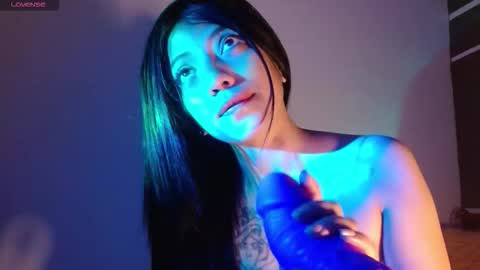 Simone 3 online show from October 2025 08:40:01 PM