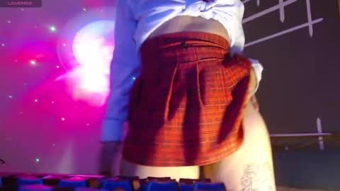 Simone 3 online show from October 2025 07:36:01 PM