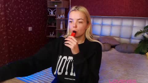 Lilie online show from February 2025 10:52:02 PM