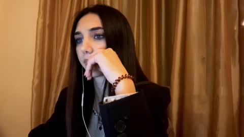 Lina online show from September 2025 10:11:02 PM