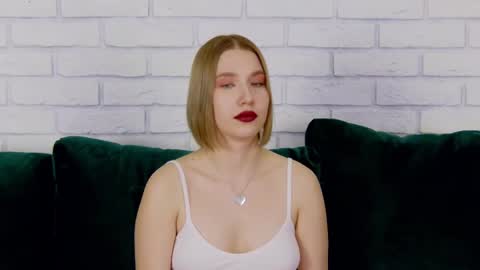 LiliLinn online show from February 2025 12:29:01 PM