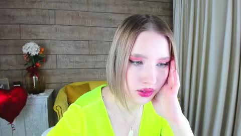 LiliLinn online show from February 2025 12:11:01 PM