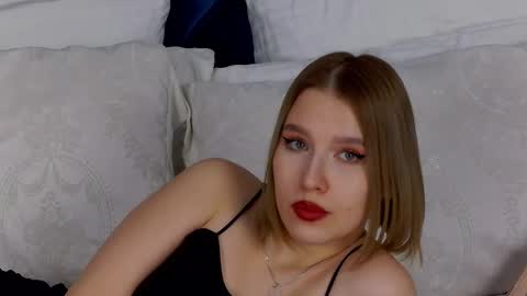 LiliLinn online show from February 2025 09:23:01 AM