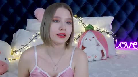 LiliLinn online show from March 2025 10:38:02 AM