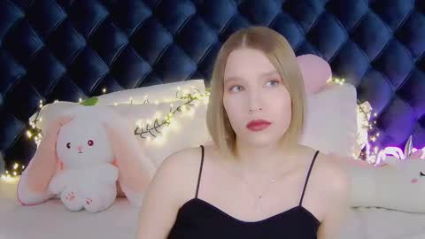 LiliLinn online show from March 2025 08:11:01 AM