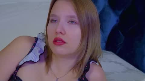 LiliLinn online show from October 2025 04:49:01 AM