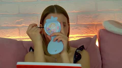 LiliLinn online show from November 2025 05:39:02 AM