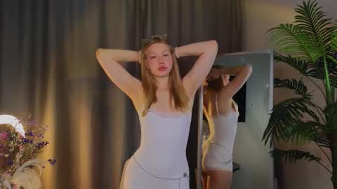 lililok101 online show from October 2025 02:11:01 AM