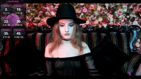 lilit_el_ online show from November 2025 01:22:01 PM