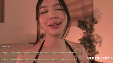 lilith_sage_ online show from September 2025 12:18:01 PM