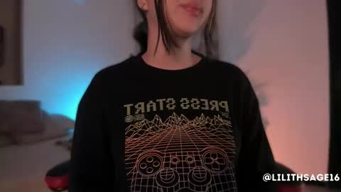 lilith_sage_ online show from October 2025 11:43:01 AM