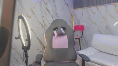 Lilith online show from September 2025 06:30:02 PM