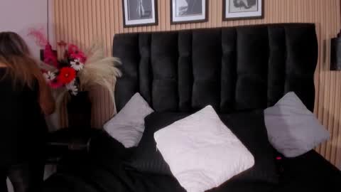   online show from December 2025 06:04:01 PM