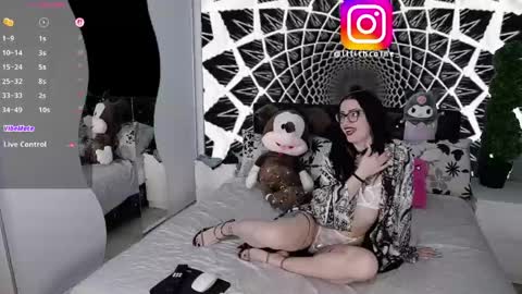 Lilith Caine online show from May 2026 04:45:01 PM