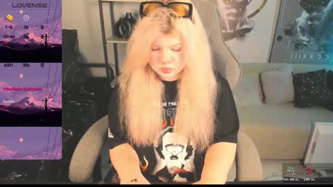 Snapshot of lilithnelson chatting on October 2025 05:45:02 PM LilithNelson online show from October 2025 05:45:02 PM